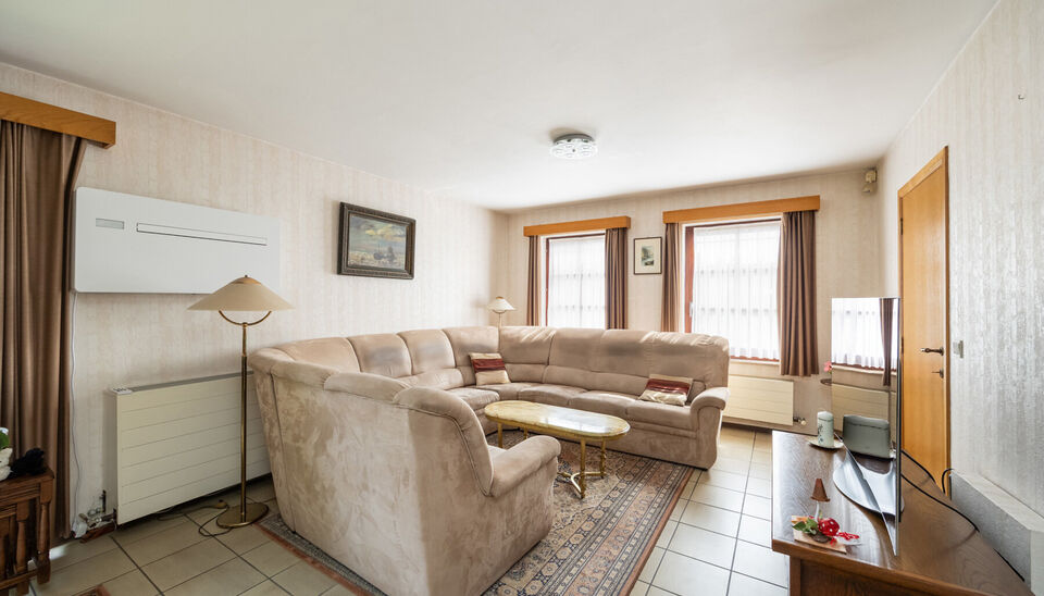 RUIME EN GOED GELEGEN GEZINSWONING MET 6 SLAAPKAMERS OP RUIM EN BREED PERCEEL VAN 07A48CA TE HASSELT!

Deze woning is gelegen in een rustige buurt te Kermt (Hasselt). Een ligging die een vlotte verbinding met het centrum van Hasselt heeft en die omliggend