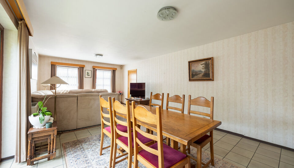 RUIME EN GOED GELEGEN GEZINSWONING MET 6 SLAAPKAMERS OP RUIM EN BREED PERCEEL VAN 07A48CA TE HASSELT!

Deze woning is gelegen in een rustige buurt te Kermt (Hasselt). Een ligging die een vlotte verbinding met het centrum van Hasselt heeft en die omliggend