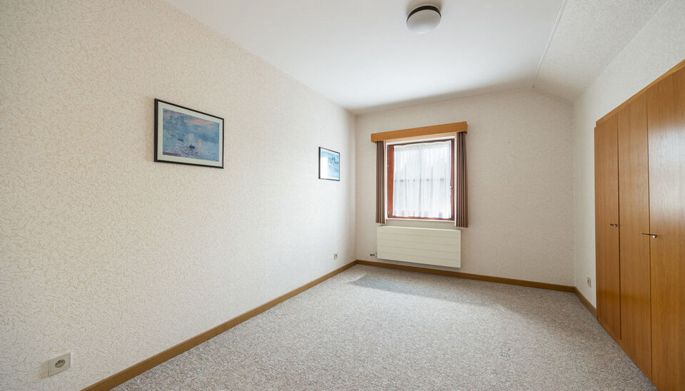 RUIME EN GOED GELEGEN GEZINSWONING MET 6 SLAAPKAMERS OP RUIM EN BREED PERCEEL VAN 07A48CA TE HASSELT!

Deze woning is gelegen in een rustige buurt te Kermt (Hasselt). Een ligging die een vlotte verbinding met het centrum van Hasselt heeft en die omliggend