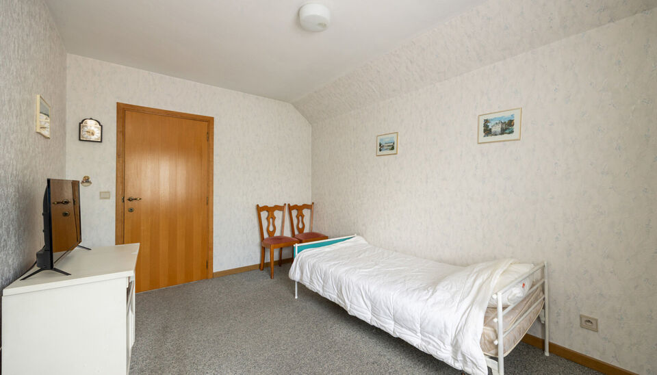 RUIME EN GOED GELEGEN GEZINSWONING MET 6 SLAAPKAMERS OP RUIM EN BREED PERCEEL VAN 07A48CA TE HASSELT!

Deze woning is gelegen in een rustige buurt te Kermt (Hasselt). Een ligging die een vlotte verbinding met het centrum van Hasselt heeft en die omliggend