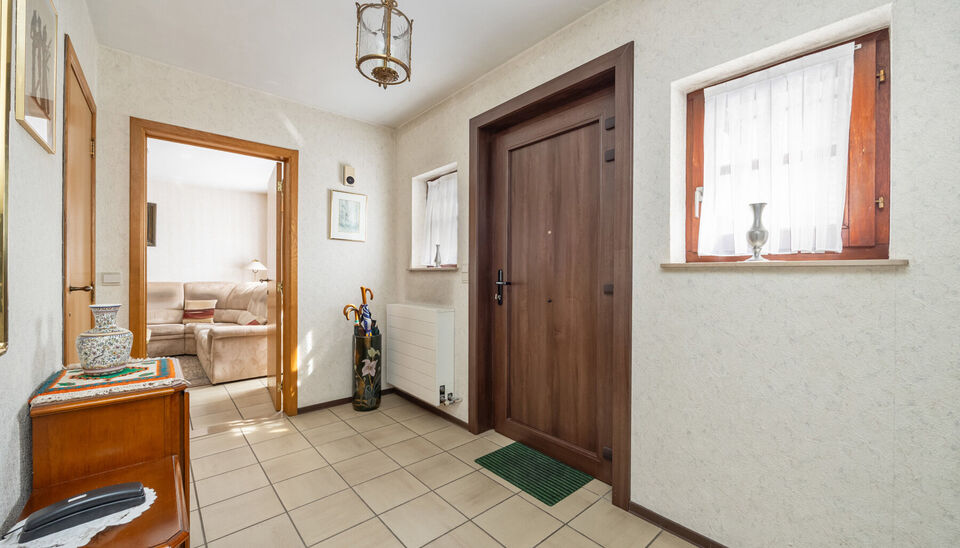 RUIME EN GOED GELEGEN GEZINSWONING MET 6 SLAAPKAMERS OP RUIM EN BREED PERCEEL VAN 07A48CA TE HASSELT!

Deze woning is gelegen in een rustige buurt te Kermt (Hasselt). Een ligging die een vlotte verbinding met het centrum van Hasselt heeft en die omliggend