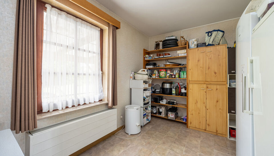 RUIME EN GOED GELEGEN GEZINSWONING MET 6 SLAAPKAMERS OP RUIM EN BREED PERCEEL VAN 07A48CA TE HASSELT!

Deze woning is gelegen in een rustige buurt te Kermt (Hasselt). Een ligging die een vlotte verbinding met het centrum van Hasselt heeft en die omliggend