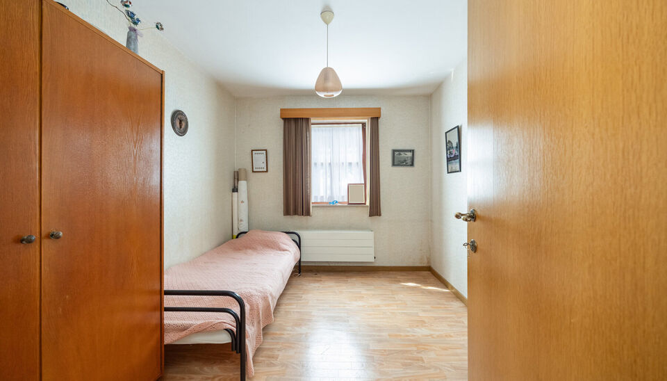 RUIME EN GOED GELEGEN GEZINSWONING MET 6 SLAAPKAMERS OP RUIM EN BREED PERCEEL VAN 07A48CA TE HASSELT!

Deze woning is gelegen in een rustige buurt te Kermt (Hasselt). Een ligging die een vlotte verbinding met het centrum van Hasselt heeft en die omliggend