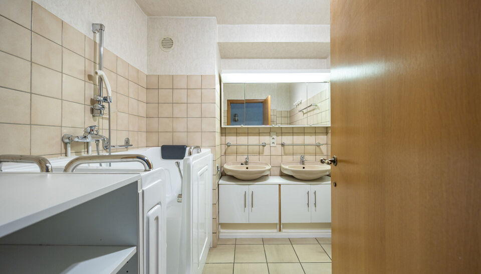 RUIME EN GOED GELEGEN GEZINSWONING MET 6 SLAAPKAMERS OP RUIM EN BREED PERCEEL VAN 07A48CA TE HASSELT!

Deze woning is gelegen in een rustige buurt te Kermt (Hasselt). Een ligging die een vlotte verbinding met het centrum van Hasselt heeft en die omliggend