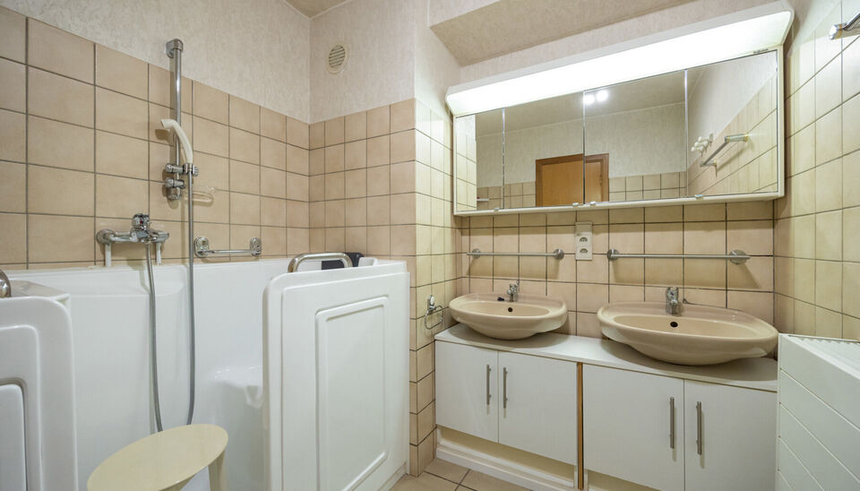 RUIME EN GOED GELEGEN GEZINSWONING MET 6 SLAAPKAMERS OP RUIM EN BREED PERCEEL VAN 07A48CA TE HASSELT!

Deze woning is gelegen in een rustige buurt te Kermt (Hasselt). Een ligging die een vlotte verbinding met het centrum van Hasselt heeft en die omliggend
