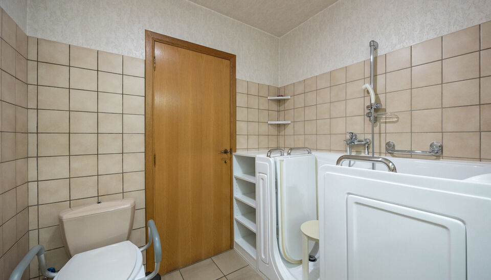 RUIME EN GOED GELEGEN GEZINSWONING MET 6 SLAAPKAMERS OP RUIM EN BREED PERCEEL VAN 07A48CA TE HASSELT!

Deze woning is gelegen in een rustige buurt te Kermt (Hasselt). Een ligging die een vlotte verbinding met het centrum van Hasselt heeft en die omliggend