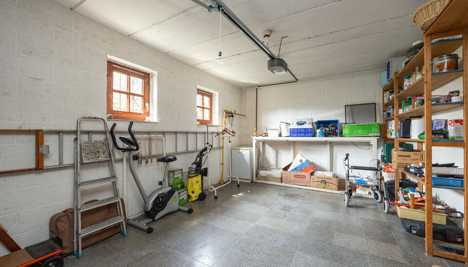 RUIME EN GOED GELEGEN GEZINSWONING MET 6 SLAAPKAMERS OP RUIM EN BREED PERCEEL VAN 07A48CA TE HASSELT!

Deze woning is gelegen in een rustige buurt te Kermt (Hasselt). Een ligging die een vlotte verbinding met het centrum van Hasselt heeft en die omliggend