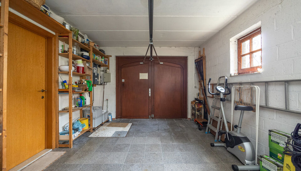 RUIME EN GOED GELEGEN GEZINSWONING MET 6 SLAAPKAMERS OP RUIM EN BREED PERCEEL VAN 07A48CA TE HASSELT!

Deze woning is gelegen in een rustige buurt te Kermt (Hasselt). Een ligging die een vlotte verbinding met het centrum van Hasselt heeft en die omliggend