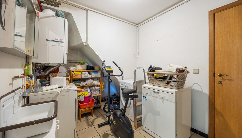 RUIME EN GOED GELEGEN GEZINSWONING MET 6 SLAAPKAMERS OP RUIM EN BREED PERCEEL VAN 07A48CA TE HASSELT!

Deze woning is gelegen in een rustige buurt te Kermt (Hasselt). Een ligging die een vlotte verbinding met het centrum van Hasselt heeft en die omliggend