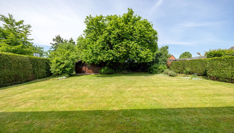 RUIME EN GOED GELEGEN GEZINSWONING MET 6 SLAAPKAMERS OP RUIM EN BREED PERCEEL VAN 07A48CA TE HASSELT!

Deze woning is gelegen in een rustige buurt te Kermt (Hasselt). Een ligging die een vlotte verbinding met het centrum van Hasselt heeft en die omliggend