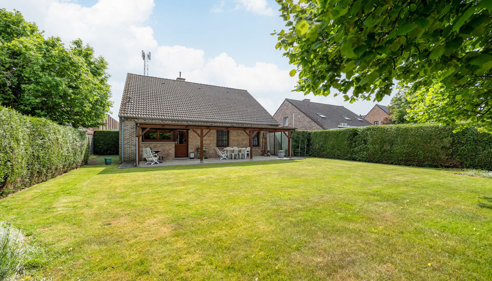 RUIME EN GOED GELEGEN GEZINSWONING MET 6 SLAAPKAMERS OP RUIM EN BREED PERCEEL VAN 07A48CA TE HASSELT!

Deze woning is gelegen in een rustige buurt te Kermt (Hasselt). Een ligging die een vlotte verbinding met het centrum van Hasselt heeft en die omliggend