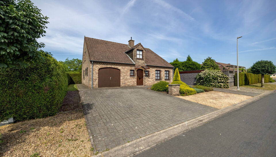 RUIME EN GOED GELEGEN GEZINSWONING MET 6 SLAAPKAMERS OP RUIM EN BREED PERCEEL VAN 07A48CA TE HASSELT!

Deze woning is gelegen in een rustige buurt te Kermt (Hasselt). Een ligging die een vlotte verbinding met het centrum van Hasselt heeft en die omliggend
