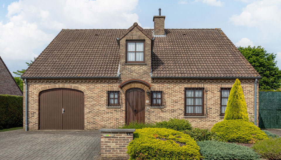 RUIME EN GOED GELEGEN GEZINSWONING MET 6 SLAAPKAMERS OP RUIM EN BREED PERCEEL VAN 07A48CA TE HASSELT!

Deze woning is gelegen in een rustige buurt te Kermt (Hasselt). Een ligging die een vlotte verbinding met het centrum van Hasselt heeft en die omliggend