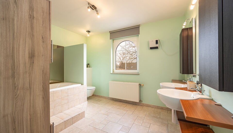 PERFECT ONDERHOUDEN, GELIJKVLOERSE GEZINSWONING MET EXTRA KAMERS OP ZOLDER, INPANDIGE GARAGE EN ZEER GOED GUNSTIG EPC OP EEN RUIM PERCEEL VAN&nbsp;11A30CA TE OUDSBERGEN (OPGLABBEEK)

Welkom in de Voerstraat 19 in Oudsbergen (Opglabbeek), waar deze bijzonder r