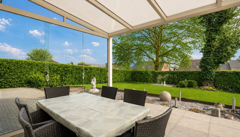 PERFECT ONDERHOUDEN, GELIJKVLOERSE GEZINSWONING MET EXTRA KAMERS OP ZOLDER, INPANDIGE GARAGE EN ZEER GOED GUNSTIG EPC OP EEN RUIM PERCEEL VAN&nbsp;11A30CA TE OUDSBERGEN (OPGLABBEEK)

Welkom in de Voerstraat 19 in Oudsbergen (Opglabbeek), waar deze bijzonder r