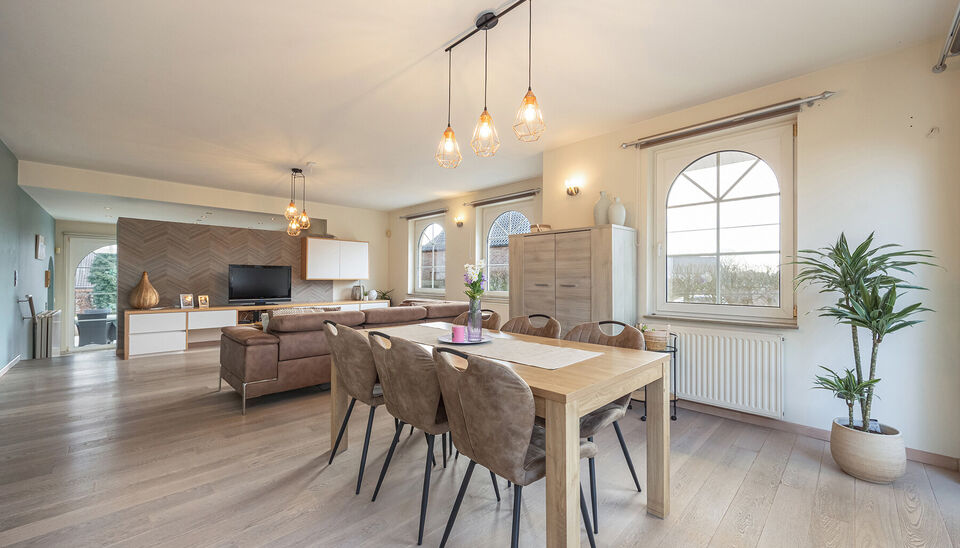 PERFECT ONDERHOUDEN, GELIJKVLOERSE GEZINSWONING MET EXTRA KAMERS OP ZOLDER, INPANDIGE GARAGE EN ZEER GOED GUNSTIG EPC OP EEN RUIM PERCEEL VAN&nbsp;11A30CA TE OUDSBERGEN (OPGLABBEEK)

Welkom in de Voerstraat 19 in Oudsbergen (Opglabbeek), waar deze bijzonder r