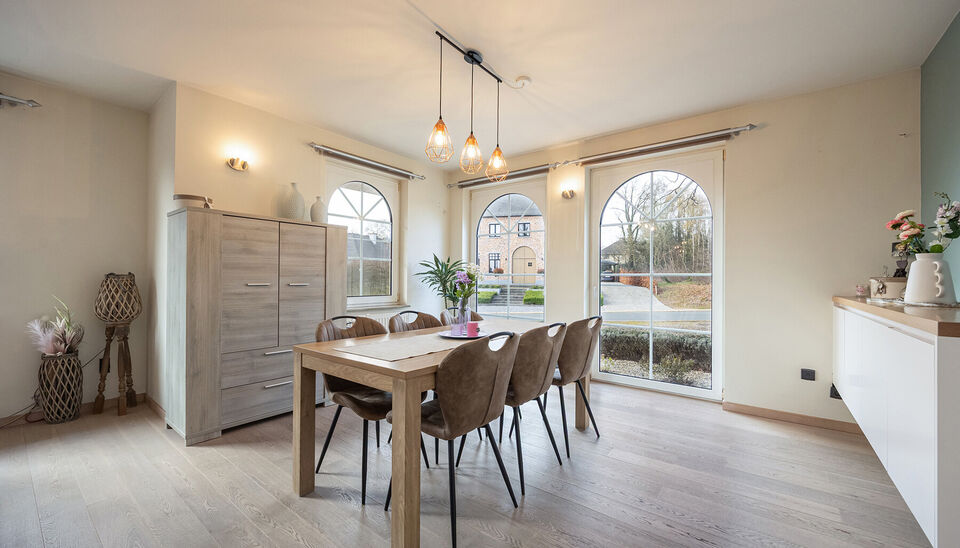 PERFECT ONDERHOUDEN, GELIJKVLOERSE GEZINSWONING MET EXTRA KAMERS OP ZOLDER, INPANDIGE GARAGE EN ZEER GOED GUNSTIG EPC OP EEN RUIM PERCEEL VAN&nbsp;11A30CA TE OUDSBERGEN (OPGLABBEEK)

Welkom in de Voerstraat 19 in Oudsbergen (Opglabbeek), waar deze bijzonder r