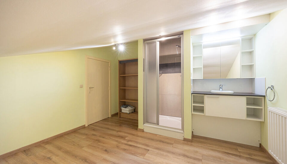 PERFECT ONDERHOUDEN, GELIJKVLOERSE GEZINSWONING MET EXTRA KAMERS OP ZOLDER, INPANDIGE GARAGE EN ZEER GOED GUNSTIG EPC OP EEN RUIM PERCEEL VAN&nbsp;11A30CA TE OUDSBERGEN (OPGLABBEEK)

Welkom in de Voerstraat 19 in Oudsbergen (Opglabbeek), waar deze bijzonder r