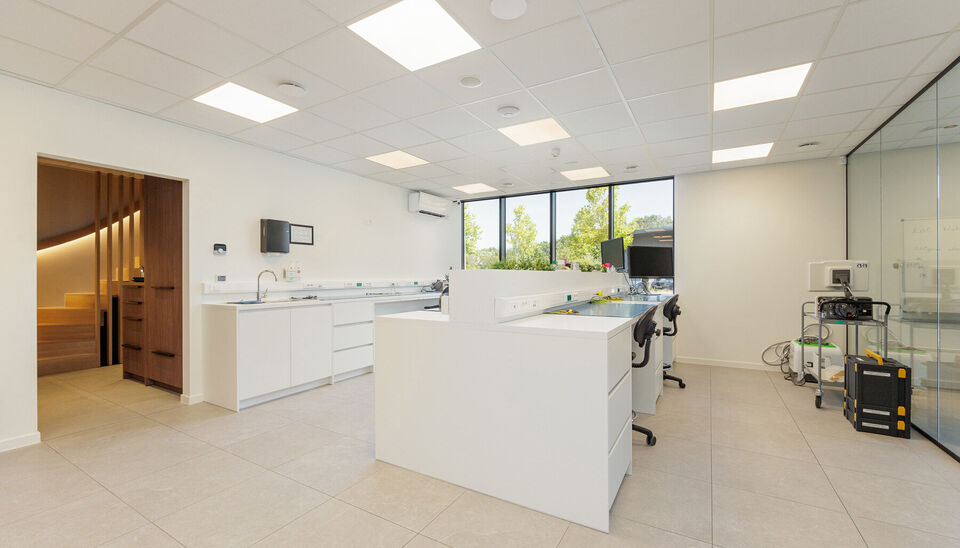 Kantoorgebouw te koop in Diepenbeek
