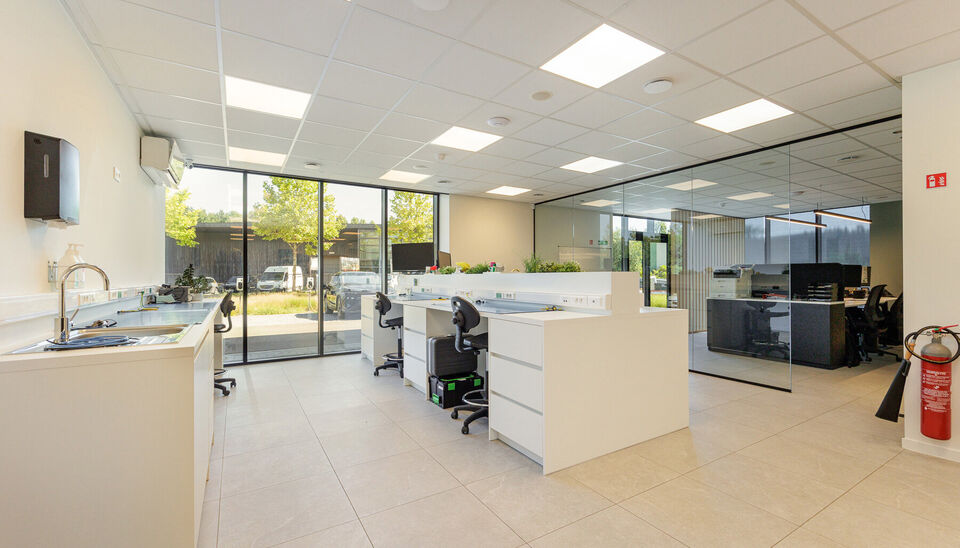 Kantoorgebouw te koop in Diepenbeek