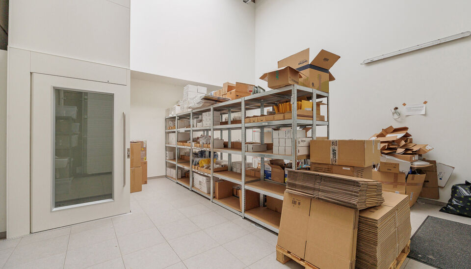 Kantoorgebouw te koop in Diepenbeek